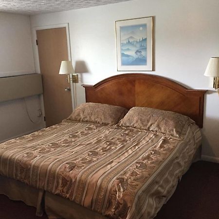 Vista Heights Inn Henrietta Esterno foto